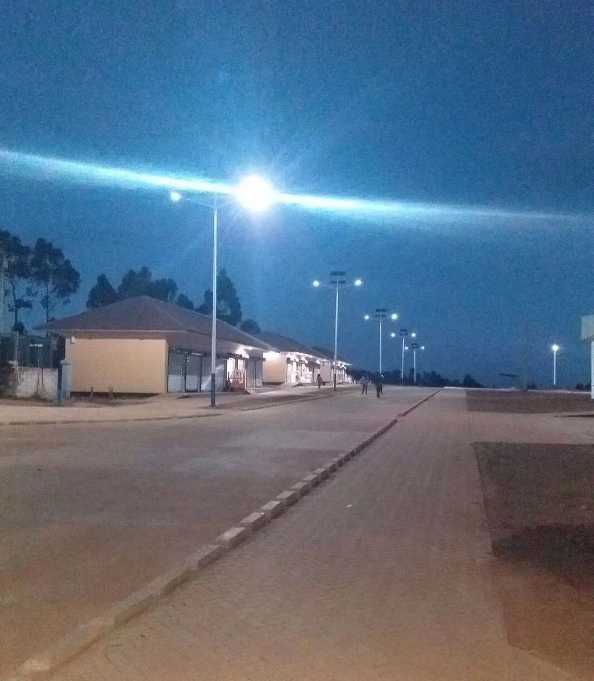 嘉鱼县非洲科特迪瓦太阳能路灯工程